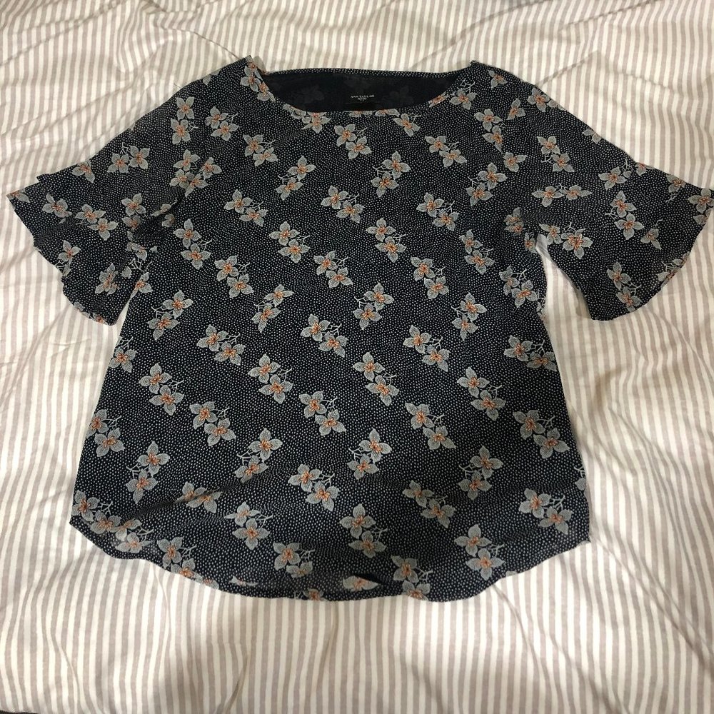 ANN TAYLOR floral blouse flutter sleeves size XSP